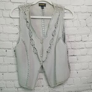 Covona womens Light Gray 2 Button Leather vest w/crochet trim Size Large EUC